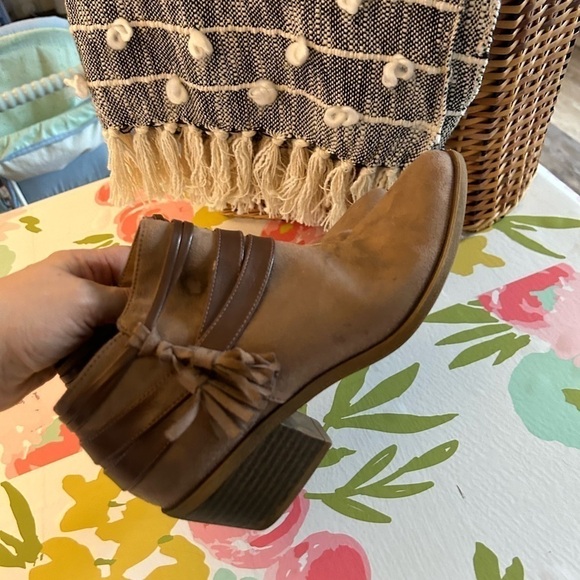 Life stride, brown ankle heel booties soft system flex size 7 - Picture 2 of 10